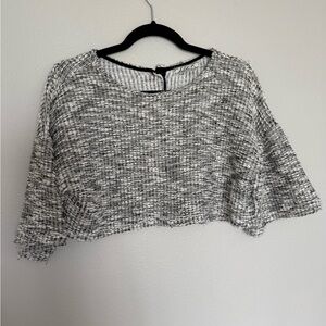 Chloe K Women’s Gray and White Cropped Sweater